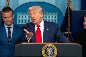 Peter Hesgeth (balra) és DOnald Trump / Fotó: Shutterstock